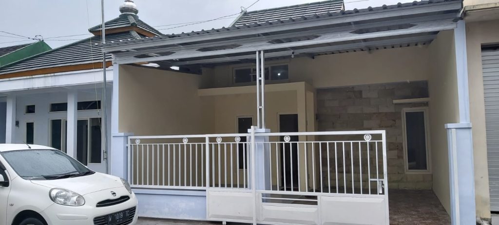 Tampak depan rumah minimalis Komplek Zam Zam Lumajang